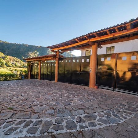 Cabanas Lago Escondido Valle de Bravo Ngoại thất bức ảnh